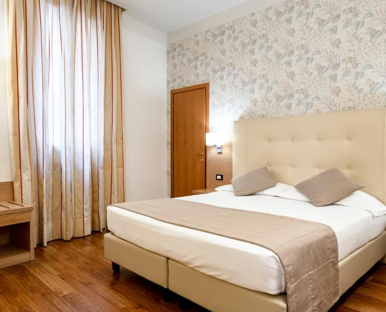 Hotel Accademia Bolonya 3*,