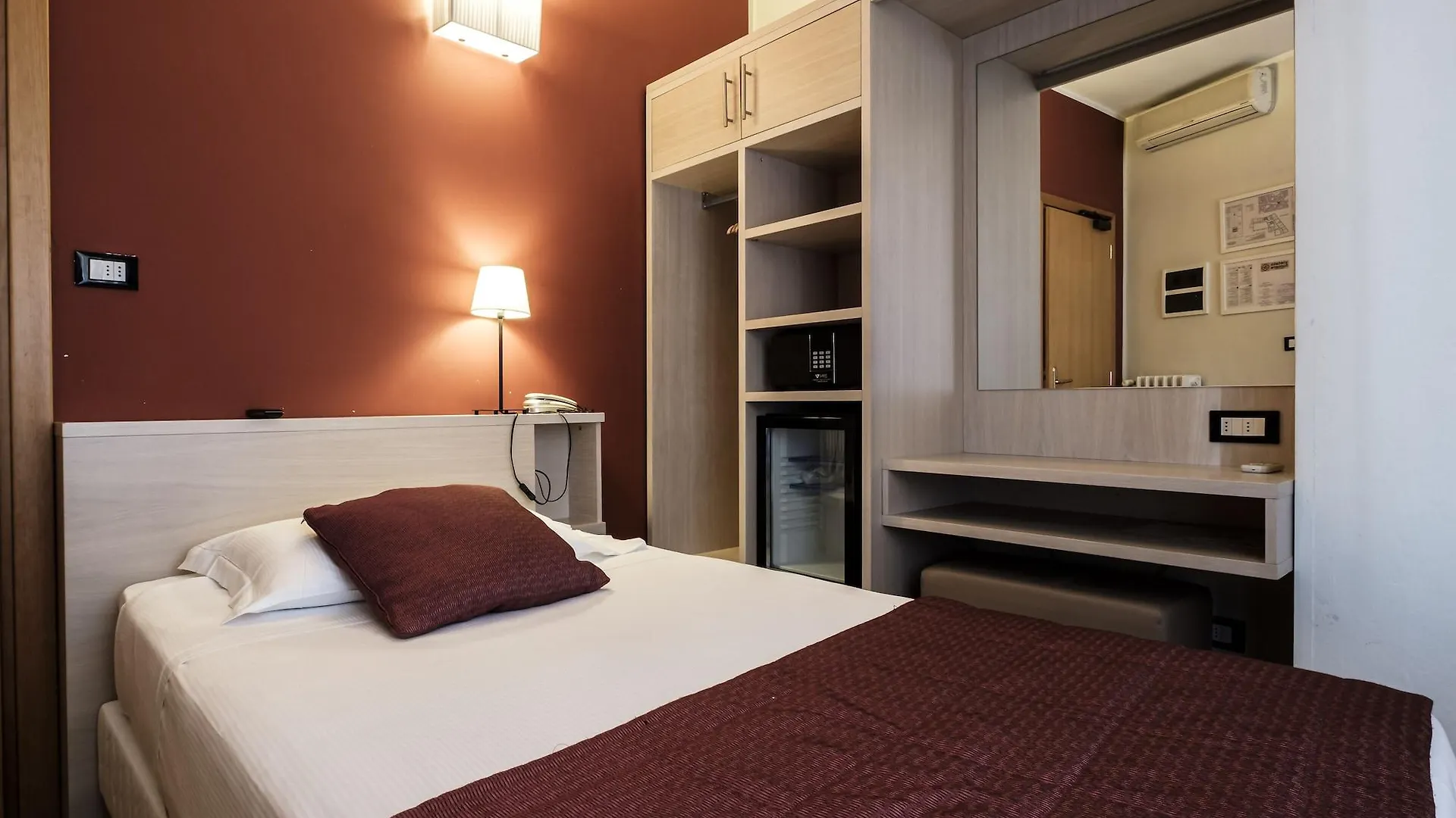 Hotel Accademia Bologna 3*,